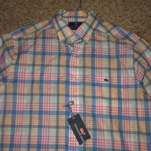Large vineyard vines button down!